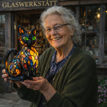 Lade das Bild in den Galerie-Viewer, Leuchtkatze – handgefertigte Lampe, die Herzen erstrahlen lässt