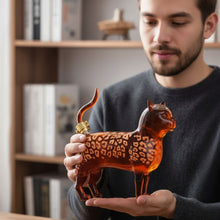 Carica l'immagine nel visualizzatore di Gallery, Bottiglia fatta a mano in vetro a forma di gatto: i gattofili la adorano
