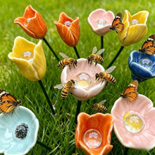 Lade das Bild in den Galerie-Viewer, Handgefertigte Bienenblüten – wetterfeste Keramik-Tränken, 6er-Set