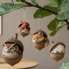 Lade das Bild in den Galerie-Viewer, Schlafende Waldfreunde – Liebevolle Natur-Deko für Zuhause & Garten