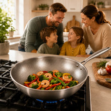 Lade das Bild in den Galerie-Viewer, TitanPure Pro – Beschichtungsfreie Wok-Pfanne ohne PFAS & PTFE