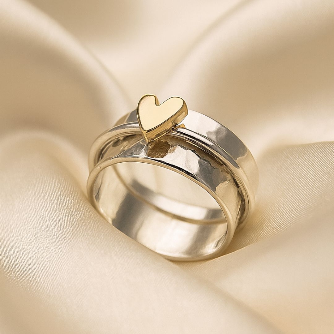 Anello vintage – l'oro del cuore incontra lo splendore dell'argento