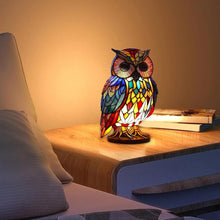 Lade das Bild in den Galerie-Viewer, LeuchtEule - handgefertigte Lampe, die Herzen erstrahlen lässt
