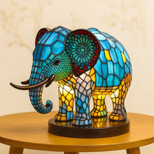 Lade das Bild in den Galerie-Viewer, LeuchtElefant - handgefertigte Lampe, die Herzen erstrahlen lässt
