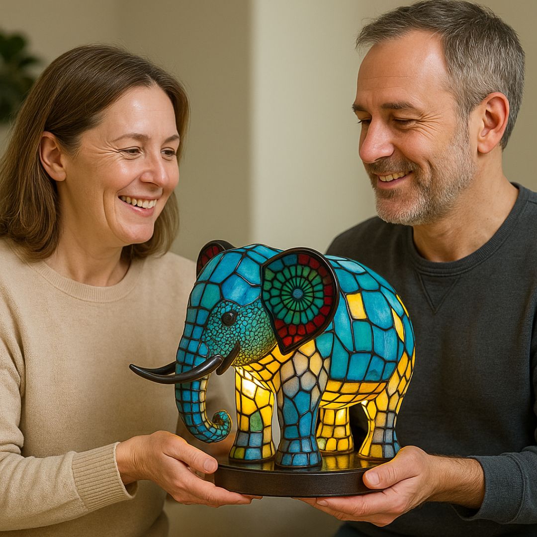 LeuchtElefant - handgefertigte Lampe, die Herzen erstrahlen lässt