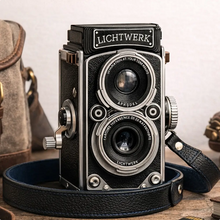 Carica l'immagine nel visualizzatore di Gallery, Lichtwerk RetroCam TLR – Fotocamera digitale vintage con look da pellicola
