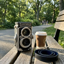 Carica l'immagine nel visualizzatore di Gallery, Lichtwerk RetroCam TLR – Fotocamera digitale vintage con look da pellicola
