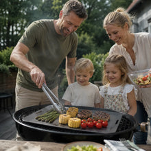 Carica l'immagine nel visualizzatore di Gallery, TitanPure Pro — Set per vassoio da griglia Camping &amp; BBQ | Senza PFAS | Con pinza
