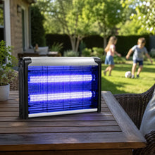 Lade das Bild in den Galerie-Viewer, UV-Insektenvernichter – Elektrische Fliegen, Gelsen, Motten, Kakerlaken- &amp; Mückenfalle für Innen und Außen - 30–170 m²

